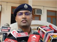 Muzaffarnagar News: बेटियों ने बाजार में सौतेले पिता की कर दी जूते-चप्पलों से पिटाई, शराब पीकर करता था गलत हरकत