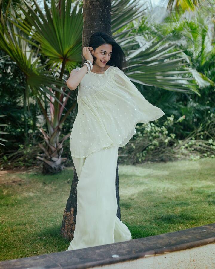 एरिका फर्नांडिस छोटे पर्दे की पॉपुलर एक्ट्रेस में से एक मानी जाती हैं . बेशक एरिका इन दिनों टीवी शो में ना नजर आ रही हों, लेकिन सोशल मीडिया पर काफी एक्टिव रहती हैं.