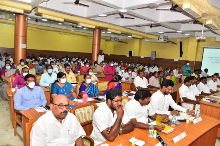 சான்றிதழ் வழங்க பணம் வாங்கும் அதிகாரிகள் - அமைச்சர் கே.கே.எஸ்.எஸ்.ஆர்.ராமச்சந்திரன் எச்சரிக்கை