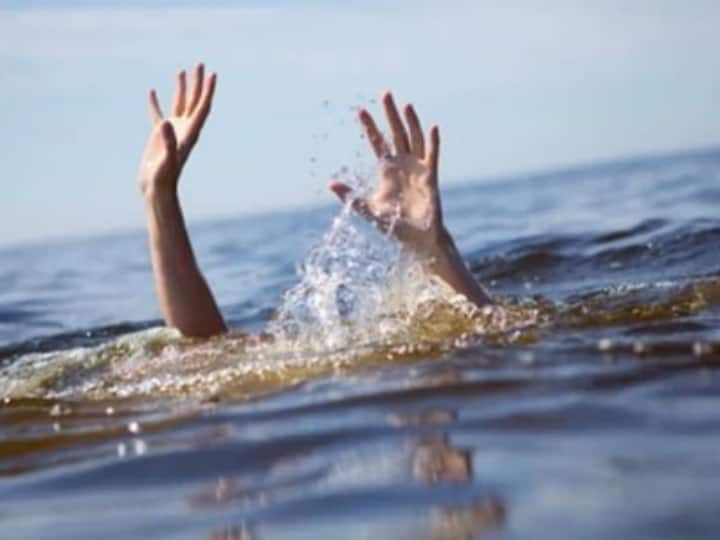 Indore News: 23-year-old youth dies of drowning while trying to save a child in Indore Indore News: इंदौर में भारी बारिश से हुए बाढ़ जैसे हालात, एक बच्चे को बचाने की कोशिश में 23 साल के युवक की डूबने से मौत