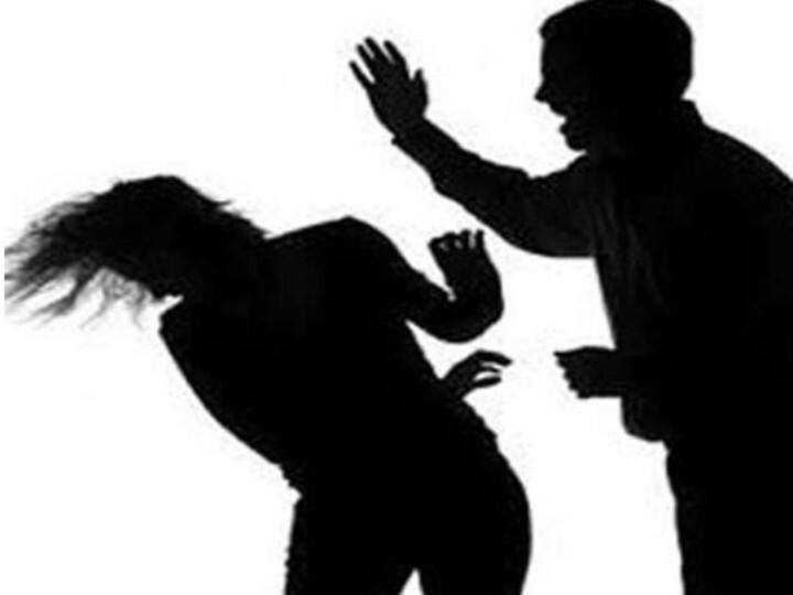 Rajasthan News Husband beat up wife for not giving dowry in Beawar Case registered against 8 people ann Beawar Crime News: दहेज में दो लाख और बाइक नहीं दी तो पति ने पत्नी को मारपीट कर घर से निकाला, 8 लोगों के खिलाफ केस दर्ज