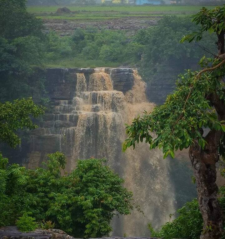 सुरक्षा गार्ड को तैनात करने के साथ ही डेंजर जोन इलाके को चिन्हांकित कर रखा गया है.