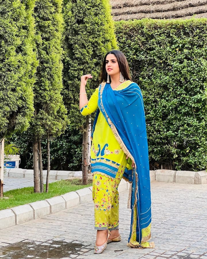 प्रांजल के चाहने वालों की कोई कमी नहीं है. इंस्टाग्राम पर उनके 2. 4 मिलियन फॉलोवर्स हैं जो उन्हें बेहद चाहते हैं.