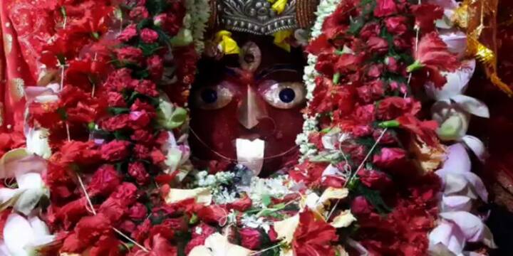 Birbhum nalhati nalateswari puja devotees are come to the temple Birbhum News: যজ্ঞ থেকে পঞ্চব্যঞ্জনের ভোগ, বাৎসরিক উৎসবে নলাটেশ্বরীর রাজবেশ দেখতে ভক্ত সমাগম