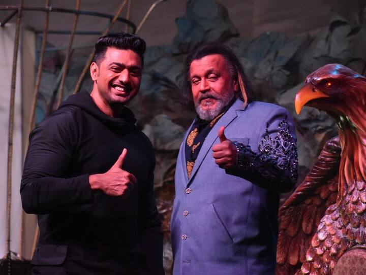 এর আগের সিজনে 'মহাগুরু'-র আসনে ছিলেন মিঠুন চক্রবর্তী (Mithun Chakraborty)। তবে এই সিজনে তিনি থাকবেন কি না এই নিয়ে এখনও চ্যানেলের তরফ থেকে কিছু জানানো হয়নি।