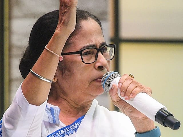 On Kali Row West Bengal CM Mamata Banerjee Says Not Understand Emotions |  'Kaali' Poster Row: भावनाओं को नहीं समझा जाता... काली पोस्टर पर विवाद के  बीच सीएम ममता बनर्जी का बड़ा बयान