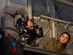 Photos: हॉलीवुड फिल्म की टीम पर प्यार बरसाती दिखीं Alia Bhatt, रणबीर को भी किया ये प्‍यारा कमेंट