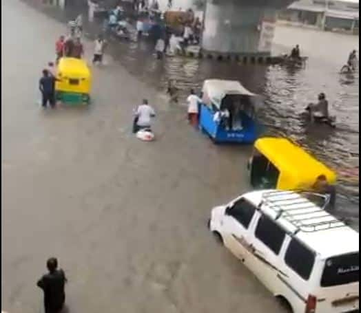 3.5 inches of rain in 1 hour in usmanpura area of Ahmedabad Gujarat Rain: અમદાવાદના આ વિસ્તારમાં 1 કલાકમાં 3.5 ઇંચ વરસાદ ખાબકતા જળબંબાકાર