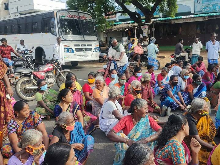 karur Public protest against demolition karunanidhi govt bus stop முன்னாள் முதல்வர் கருணாநிதி ஆட்சியில் கட்டப்பட்ட பஸ் ஸ்டாப்பை தரைமட்டமாக்கிய திமுக பிரமுகர் - கரூரில் பரபரப்பு