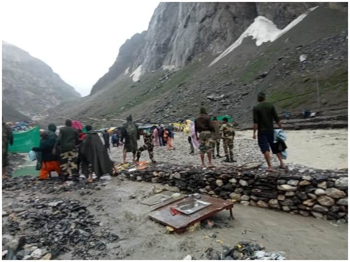 Amarnath Cloudburst: अमरनाथ गुफा के पास फटा बादल, 5 लोगों की मौत, रेस्क्यू ऑपरेशन जारी