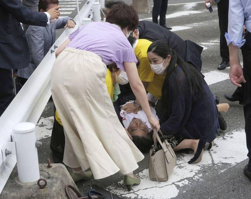 Shinzo Abe live updates: Shinzo Abe in critical condition, doctors working very hard to save him, Japan PM Kishida says Shinzo Abe: જાપાનના પૂર્વ વડાપ્રધાન શિન્ઝો આબેનું નિધન, ફાયરિંગમાં ગંભીર રીતે થયા હતા ઇજાગ્રસ્ત