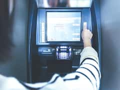 ATM Card Rules: भूलकर भी किसी मृत व्यक्ति के ATM कार्ड से न निकाले पैसे! हो सकता है नुकसान