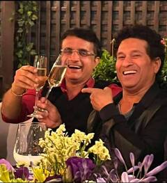 50માં જન્મદિવસના એક દિવસ પહેલા સૌરવ ગાંગુલીએ મિત્રો સાથે કરી ઉજવણી, સચિન તેંડુલકર પણ હતો હાજર, જુઓ PICS