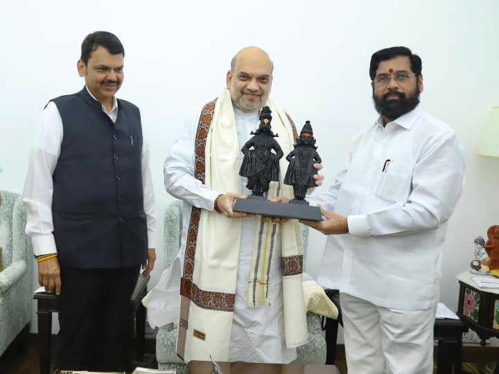 Maharashtra Politics: महाराष्ट्र के मुख्यमंत्री एकनाथ शिंदे और डिप्टी सीएम देवेंद्र फडणवीस ने अमित शाह से की मुलाकात Maharashtra CM Eknath Shinde Meets Amit Shah in Delhi Maharashtra Politics: महाराष्ट्र के मुख्यमंत्री एकनाथ शिंदे और डिप्टी सीएम देवेंद्र फडणवीस ने अमित शाह से की मुलाकात