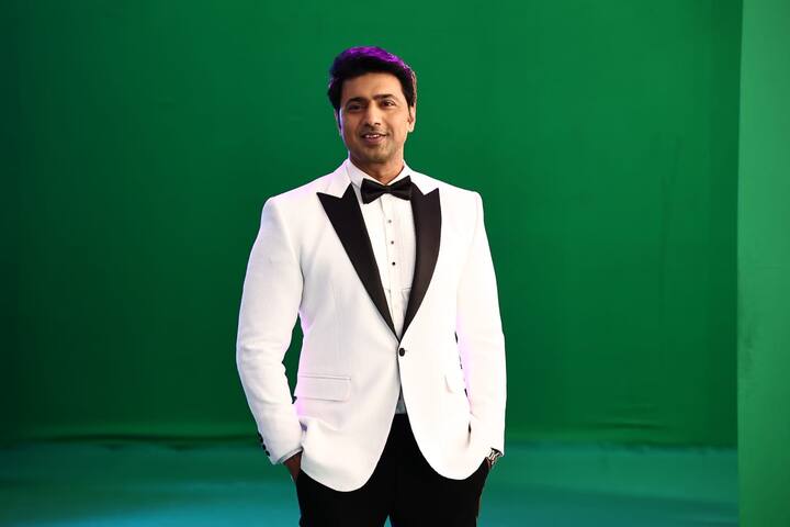 ফের শুরু করে 'ডান্স ডান্স জুনিয়র' (Dance Dance Junior)-এর নতুন সিজন। গত সিজনের মতো এবারেও বিচারকের ভূমিকায় হাজির থাকছেন মনামী ঘোষ ও দেব।