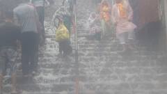 Rain In Devbhumi Dwarka : દેવભૂમિ દ્વારકામાં સર્વત્ર મેઘમહેર, દ્વારકા મંદિરના પગથિયાથી વહ્યો ધોધ, જુઓ Photos