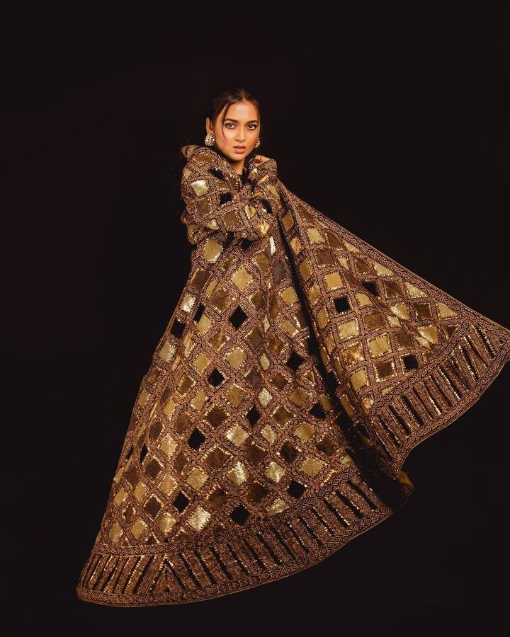 A black gown and a  full-sleeve collared golden blazer with embroidered details have us awestruck this time.