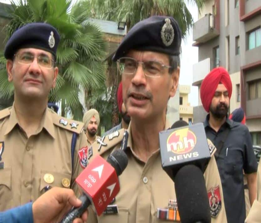 Cordon and Search Operation conducted in the leadership of DGP Gaurav Yadav all over Punjab ਡੀਜੀਪੀ ਪੰਜਾਬ ਦੀ ਗੈਂਗਸਟਰਾਂ ਨੂੰ ਸਖਤ ਚਿਤਾਵਨੀ, ਕਿਹਾ ਸਵੈ ਇੱਛਾ ਨਾਲ ਛੱਡ ਦੇਣ ਸੂਬਾ ਨਹੀਂ ਤਾਂ ਸਖ਼ਤੀ ਨਾਲ ਨਜਿੱਠੇਗੀ ਪੰਜਾਬ ਪੁਲਿਸ