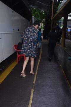 Shehnaaz Gill: খুঁড়িয়ে-খুঁড়িয়ে হাঁটছেন শেহনাজ গিল, আচমকা কী হল অভিনেত্রীর?