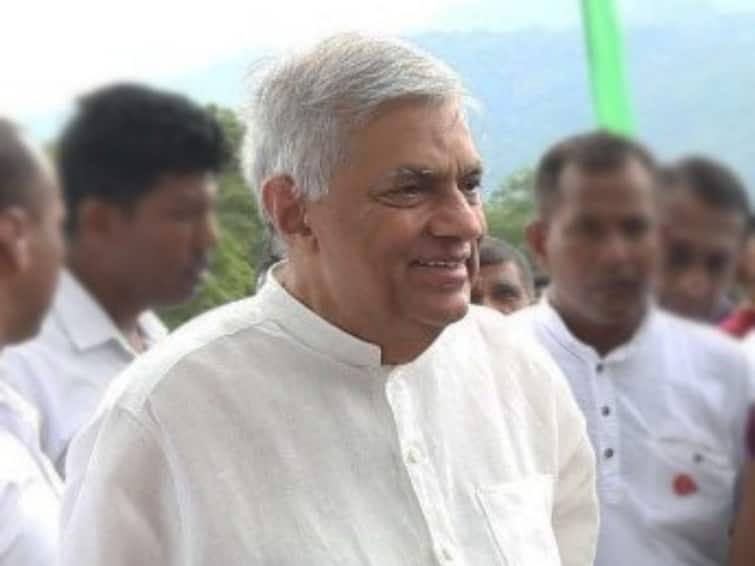 Ranil Wickremesinghe resigns as Sri Lanka Prime Minister After Protest Broken Again SriLanka Crisis : श्रीलंकेचे पंतप्रधान रानिल विक्रमसिंघे यांचा राजीनामा, ट्विट करून दिली माहिती 