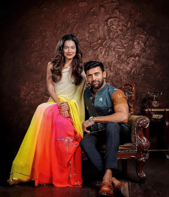 Payal Rohatgi Wedding: બૉલીવુડ એક્ટ્રેસ પાયલ રોહતગી (Payal Rohatgi) હવે બસ થોડાક કલાકોમાં જ હંમેશા માટે પોતાના પ્રેમી સાથે લગ્નગ્રંથીથી જોડાઇ જશે. પાયલ રોહતગી પોતાના લૉન્ગ ટાઇમ બૉયફ્રેન્ડ સંગ્રામ સિંહ (Sangram Singh)ની થઇ જશે.