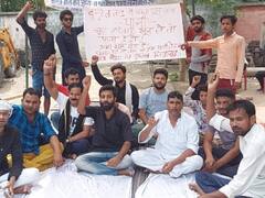 Hamirpur News: पानी की मांग को लेकर अनशनकारियों ने खून से बैनर लिख दिया संदेश, 13 दिनों से कर रहे मांग