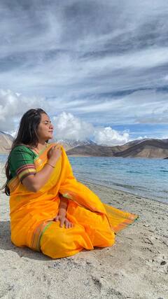 Maharashrian Girl in Ladakh: याला म्हणतात संस्कृतीचं जतन! महाराष्ट्राची 'लाडकी नऊवारी' थेट लडाखच्या दारी