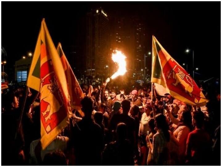 Sri Lanka Crisis Protestors Set Private Residence Of Sri Lankan PM Ranil Wickremesinghe On Fire Sri Lanka Crisis: પ્રદર્શનકારીઓએ શ્રીલંકાના વડાપ્રધાનના ખાનગી નિવાસસ્થાને આગ લગાડી, સ્થિતિ વણસી