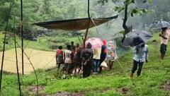 Nashik News : इथं मरणानंतरही मरण यातना संपेनात! स्मशानभूमी अभावी मृतदेहाला भर पावसात दिला अग्नी, नाशिक जिल्ह्यातील घटना 