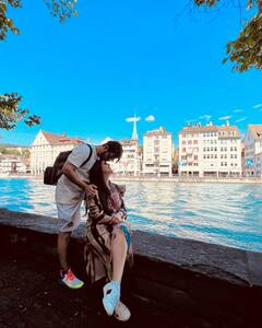 Arjun Bijlani Romantic Pics: पत्नी को खुलेआम Kiss करते नजर आए अर्जुन बिजलानी, फैंस ने दे दिया ‘दुनिया के बेस्ट कपल’ का टाइटल