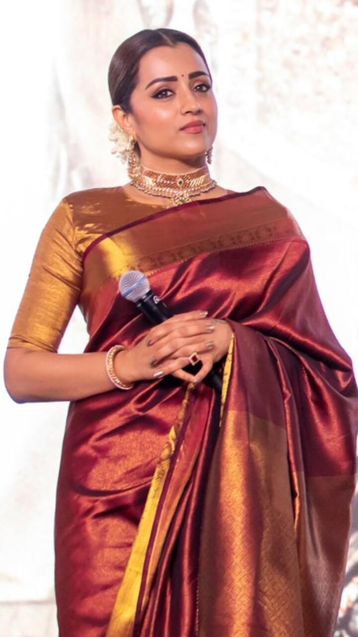 அந்த நீள விழியிலே