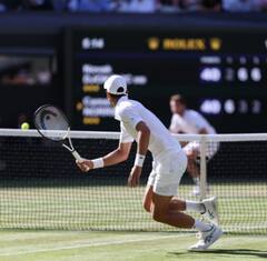 Novak Djokovic: রজার ফেডেরারকে টেক্কা, নজির গড়েই উইম্বলডনের ফাইনালে জকোভিচ