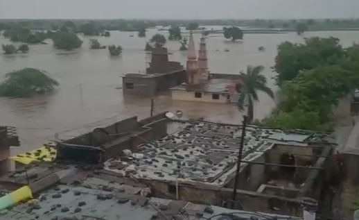 Marathwada Rain : मराठवाड्यात पावसाचा हाहाकार, अनेक गावांचा संपर्क तुटला, हजारो हेक्टरवरील पिकं पाण्याखाली