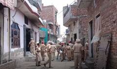 ਨਸ਼ਿਆਂ ਲਈ ਬਦਨਾਮ ਬਸਤੀ 'ਚ ਵੱਡੀ ਗਿਣਤੀ 'ਚ ਪੁਲਿਸ ਨੇ ਕੀਤੀ ਛਾਪੇਮਾਰੀ, ਐੱਸਐੱਸਪੀ ਨੇ ਖੁਦ ਲਈ ਘਰਾਂ ਦੀ ਤਲਾਸ਼ੀ