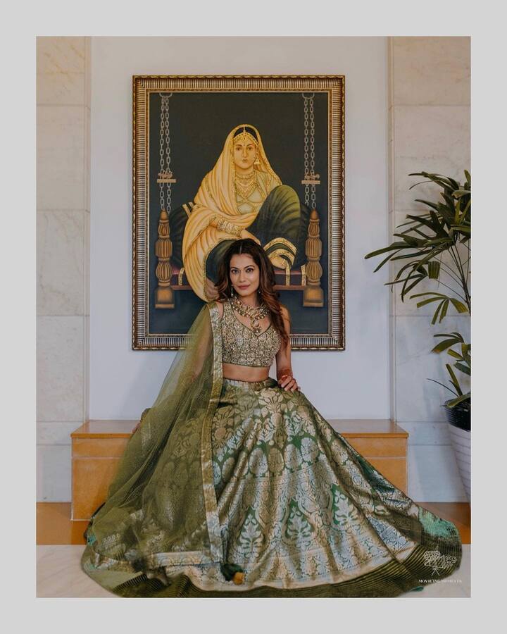 नुकतेच तिने सोशल मीडियावर काही फोटो शेअर केले आहेत. यात तिने हिरव्या रंगाचा लेहेंगा परिधान केला आहे. यात ती खूप सुंदर दिसत आहे.