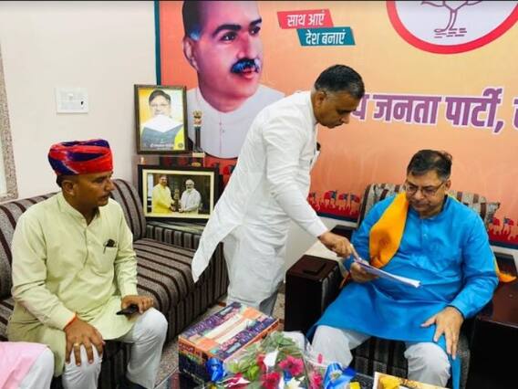 Rajasthan Political News: विधानसभा चुनाव में सत्ता परिर्वतन की तैयारी में जुटी बीजेपी, गांव-ढाणी तक हो रहा बूथ समितियों का गठन Rajasthan Political News: विधानसभा चुनाव में सत्ता परिर्वतन की तैयारी में जुटी बीजेपी, गांव-ढाणी तक हो रहा बूथ समितियों का गठन