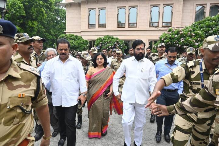 मुख्यमंत्री एकनाथ शिंदे आणि उपमुख्यमंत्री देवेंद्र फडणवीस दोन दिवसांच्या दिल्ली दौऱ्यावर आहेत.