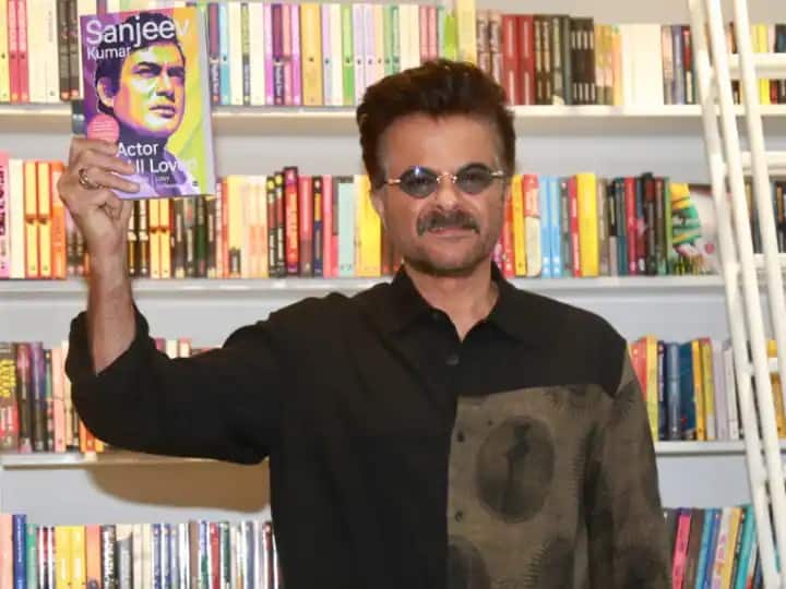 anil kapoor launches sanjeev kapoor book on his birthday ann Sanjeev Kumar Book Launch: अनिल कपूर ने दिवंगत अभिनेता संजीव कुमार की बायोग्राफी को किया लॉन्च