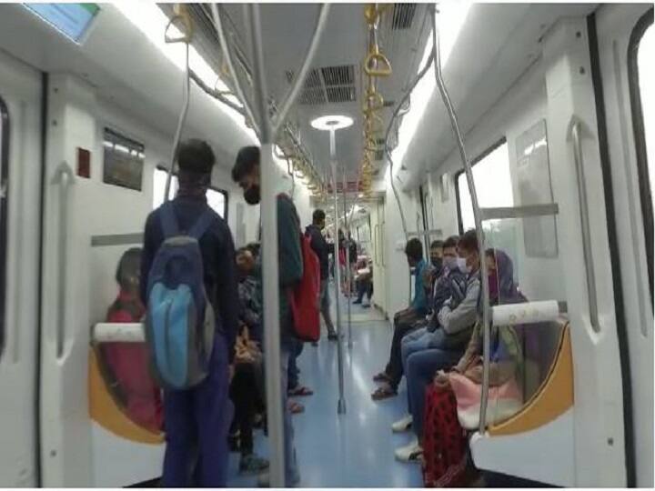 Nagpur Metro  News 30 percent discount on ticket fares for students upto 12th only for travel by Nagpur Metro from Tuesday Nagpur Metro : मंगळवारपासून मेट्रोने प्रवास करणाऱ्या  शालेय विद्यार्थ्यांना  तिकिट दरात 30 टक्के सवलत; महाविद्यालयीन विद्यार्थ्यांचे काय?
