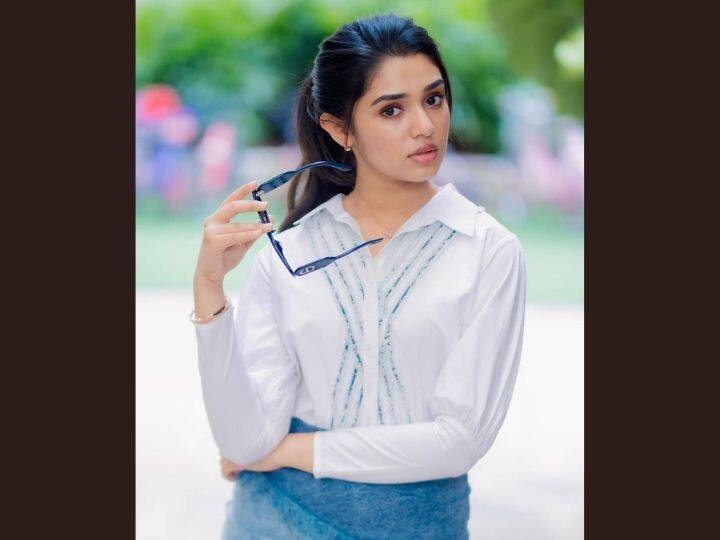 வெள்ளை நிறமே வெள்ளை நிறமே.. மழையில் உடையும் தும்பை நிறமே..