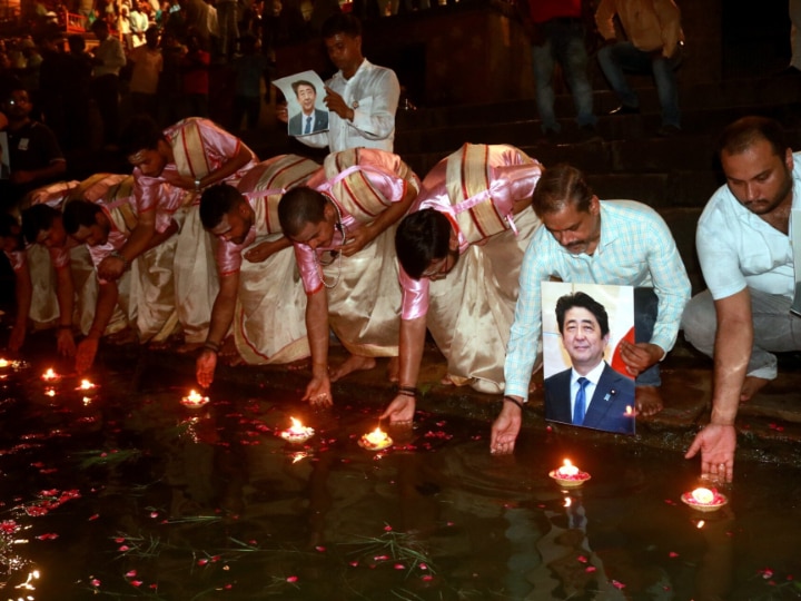 Shinzo Abe Killing: शिंजो आबे पर गोली चलने से क्यों चिंता में है जापान, बंदूकों पर सख्त कानून, 15 साल पहले हुई थी ऐसी घटना