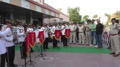 In Pics: अमृत महोत्सव के दौरान भरतपुर जंक्शन पर बैंड और स्क्रीन वॉल वीडियो शो का आयोजन, वरिष्ठ नागरिकों का माला पहनाकर किया स्वागत