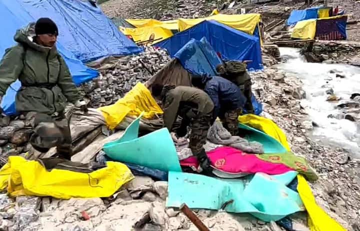 છેલ્લા 12 વર્ષમાં અમરનાથ યાત્રા દરમિયાન ગુફાની નજીક ત્રણ વખત વાદળ ફાટવાની ઘટનાઓ બની છે, પરંતુ આટલી તબાહી ક્યારેય નથી થઈ. વાદળ ફાટવાને કારણે આટલા લોકોએ જીવ ગુમાવ્યા હોય અને હજુ પણ ઘણા લોકો ગુમ થયા હોય તેવી આ પહેલી ઘટના છે.