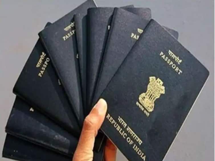 Passport: పాస్‌పోర్ట్‌లో పేజీలు చింపేశాడు, ఎందుకో తెలిస్తే ఆశ్చర్యపోతారు