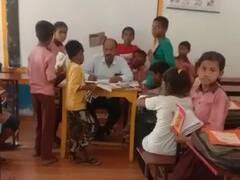 Pratapgarh News: पढ़ाने के बजाय छात्रों से पंखा झलवा रहे थे शिक्षक, कैमरे में कैद हुआ मामला