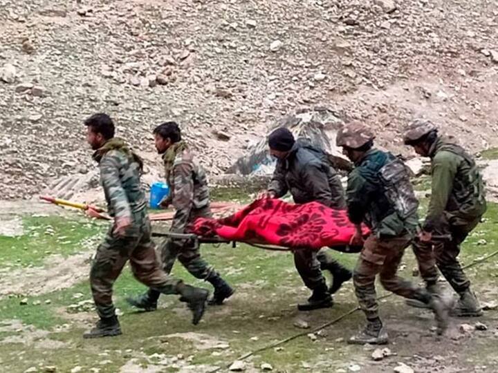 16 dead so far in Amarnath 'flood', bodies sent to Baltal, BSF MI-17 chopper deployed for rescue ਅਮਰਨਾਥ 'ਜਲ ਸੈਲਾਬ' 'ਚ ਹੁਣ ਤੱਕ 16 ਦੀ ਮੌਤ, ਬਾਲਟਾਲ ਭੇਜੀਆਂ ਗਈਆਂ ਲਾਸ਼ਾਂ, ਰੈਸਕਿਊ ਲਈ ਲਾਇਆ ਬੀਐਸਐਫ MI-17 ਚੋਪਰ