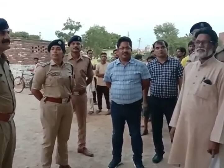Auraiya Police high alert regarding Bakrid, SP patrolled on foot in UP ANN Bakrid 2022: बकरीद को लेकर औरैया में पुलिस का हाई अलर्ट, DM और SP ने लोगों से की शांतिपूर्वक त्योहार मनाने की अपील