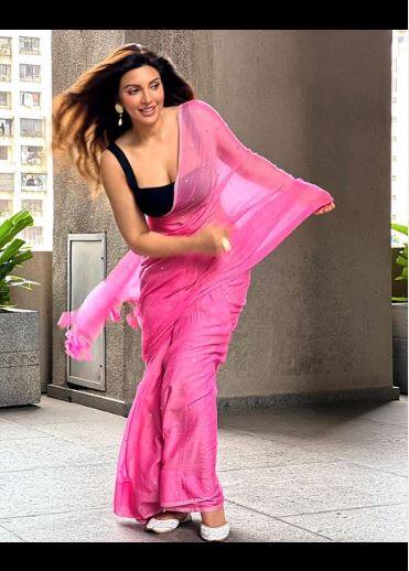 ਪਿੰਕ ਸਾੜ੍ਹੀ 'ਚ ਸ਼ਮਾ ਸਿਕੰਦਰ ਦੀਆਂ ਅਦਾਵਾਂ ਦੇਖ ਯਾਦ ਆ ਜਾਏਗੀ ਸੁਸ਼ਮਿਤਾ ਸੇਨ