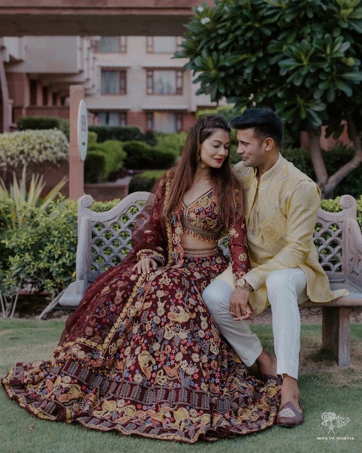 लग्नाआधी पायल रोहतगीने खास फोटोशूट केले आहे. या वधूवेशात ती खूप सुंदर दिसत आहे.