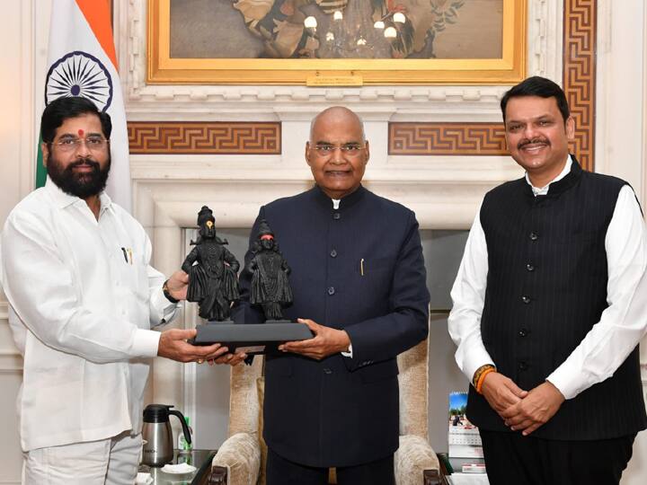 Maharashtra CM Eknath Shinde and Deputy CM Devendra Fadnavis meet President Ram Nath Kovind on Saturday Maharashtra Politics: राष्ट्रपति कोविंद से मिले CM एकनाथ शिंदे, डिप्टी सीएम देवेंद्र फडणवीस भी रहे मौजूद